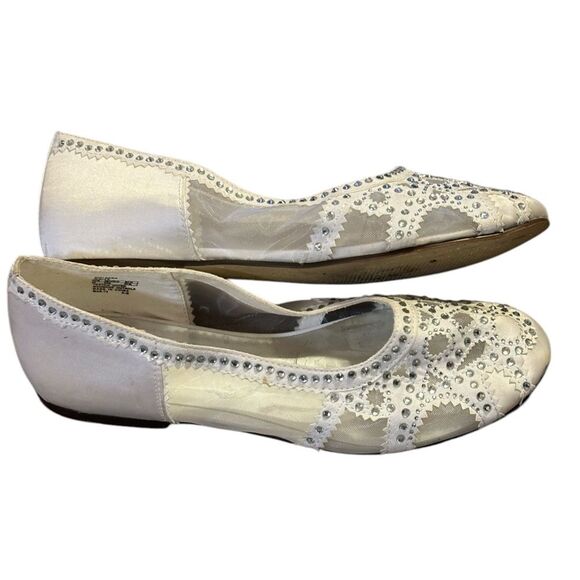 Badgley Mischka White GiGi Embellished Flat Size 4 - Picture 8 of 10
